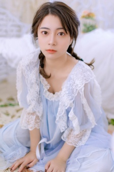 女人POOPING大便A卫生巾
